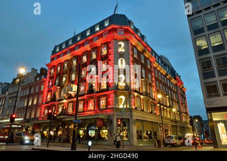 Neujahr 2022 Illuminations, Evening Fortnum & Mason, Piccadilly, Westminster, London, Großbritannien Stockfoto