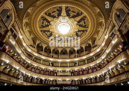 Kiew, Ukraine - 19. Dezember 2018: Interieur des Taras Schewtschenko National Opera and Ballet Theatre of Ukraine Stockfoto