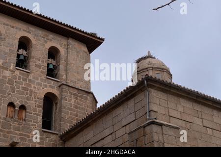 Kirche Santa María La Mayor, auch Nuestra Señora de La Asunción genannt, Pfarrkirche (begonnen im 13th. Jahrhundert, auf einer Festung aus dem 12th. Jahrhundert, gespendet Stockfoto