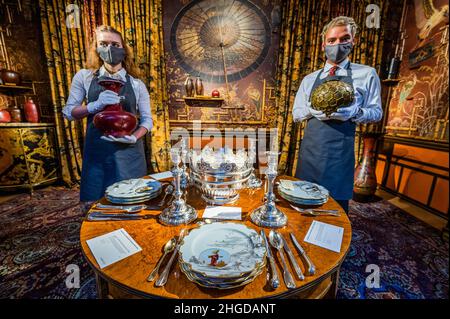 London, Großbritannien. 20th Januar 2022. The Japanese Dining Room - Eine Vorschau auf den Verkauf von Au Bord Du Lac: An Interior von François-Joseph Graf in Christie's, London. Kredit: Guy Bell/Alamy Live Nachrichten Stockfoto