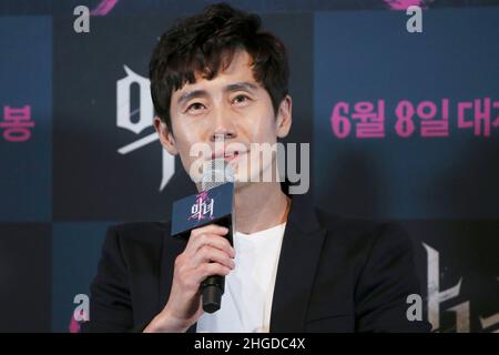 Der Schauspieler Shin Ha Gyun besucht ihre Premiere des neuen Films „Villainess“ im Theater in Seoul, Südkorea. Stockfoto