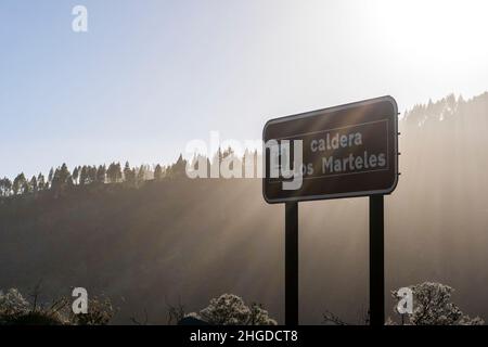 Das Schild Caldera Los Marteles bedeutet den Aussichtspunkt von Caldera Los Marteles, Gran Canaria, Kanarische Inseln, Spanien Stockfoto