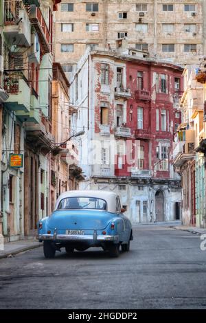 Ein altes amerikanisches Auto auf den Straßen von Havanna Stockfoto