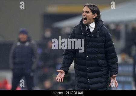 Mailand, Italien. 19th Januar 2022. Simone Inzaghi (FC Internazionale) Gesten während Inter - FC Internazionale gegen FC Empoli, Italienischer Fußball Coppa Italia Spiel in Mailand, Italien, Januar 19 2022 Quelle: Independent Photo Agency/Alamy Live News Stockfoto