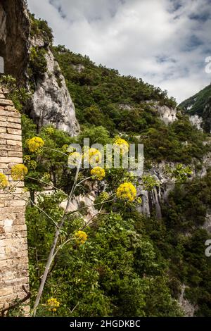 Tempel der Valadier Kirche in der Nähe der Frasassi Höhlen in Genga Italien Stockfoto