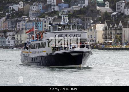 Cardiff Castle River Boot mit Touristen auf dem River Dart in Dartmouth, Devon. Stockfoto