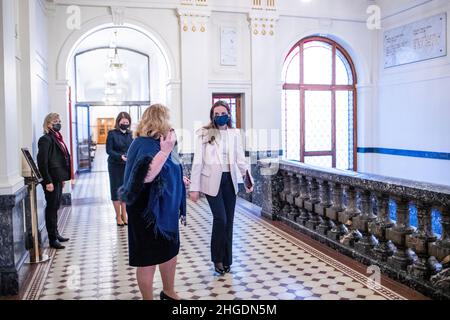 Oslo, Norwegen. 20th Januar 2022. Oslo 20220120. Prinzessin Ingrid Alexandra besucht den Obersten Gerichtshof Norwegens und wird vom Obersten Gerichtshof Toril Marie Øie im Zusammenhang mit ihrem 18th. Geburtstag am Freitag, dem 21st. Januar, über die Aktivitäten des Gerichts informiert. Foto: Javad Parsa/NTB Kredit: NTB Scanpix/Alamy Live News Stockfoto