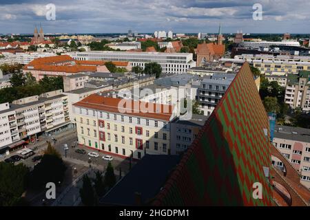 Ostwroclaw, von der Brücke der Büßer auf der Spitze der St. Maria Magdalena Kirche, Wrocław, Niederschlesien, Polen, August 2021 Stockfoto