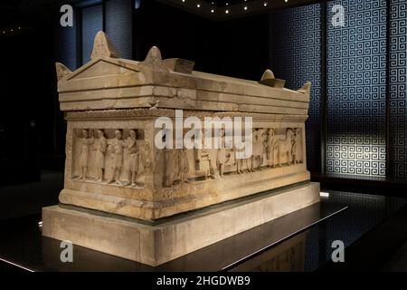 Sarkophag des Satrap im Archäologischen Museum von Istanbul, Türkei. Stockfoto
