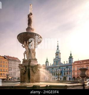 Der Samson-Brunnen auf dem zentralen Platz der Stadt Ceske Budejovice. Größter Barockbrunnen in der Tschechischen Republik, Europa Stockfoto