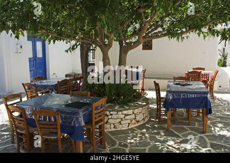 Restaurant in Lefkes auf Paros in Griechenland, Europa Stockfoto