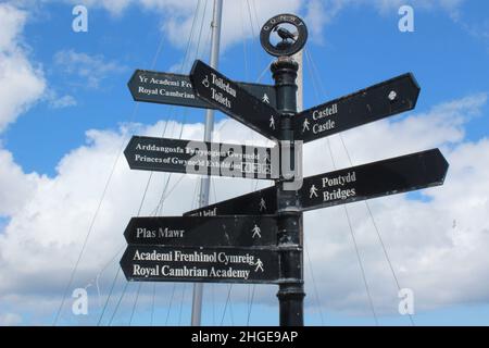 Conwy ist eine ummauerte Marktstadt und Gemeinde im County Conwy an der Nordküste von Wales Stockfoto