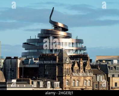 Blick auf die Skyline von Edinburgh und das neue St. James Centre Hotel. Stockfoto