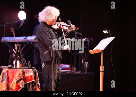 Der italienische Sänger und Violonist Angelo Branduardi beim Konzert „il cammino dell’anima Tour“ im Teatro Colosseo am 19. Januar 2021 in Turin, Italien. Stockfoto