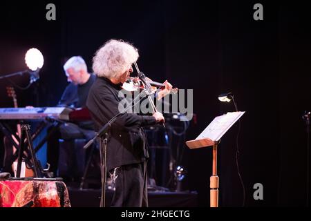 Der italienische Sänger und Violonist Angelo Branduardi beim Konzert „il cammino dell’anima Tour“ im Teatro Colosseo am 19. Januar 2021 in Turin, Italien. Stockfoto