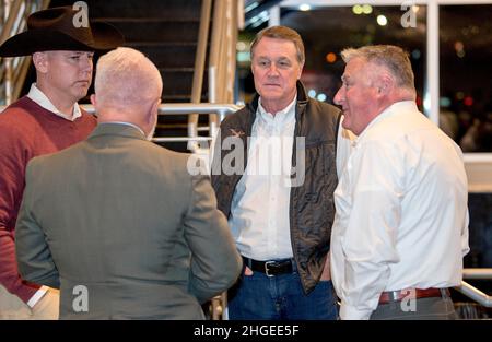 Woodstock, Georgia, USA. 19th Januar 2022. DAVID PERDUE, der von Trump unterstützte Kandidat für das Amt des Gouverneurs von Georgien, tritt bei einer Kundgebung zur Unterstützung der Verabschiedung des Senatsgesetzes 319, des „'Georgia Constitutional Carry Act''“, mit einem Gastauftritt auf. Das vom Senator des Bundesstaates Jason Anavitarte mitverfasste Gesetz würde die Genehmigungsanforderungen für das Tragen von Waffen in der Öffentlichkeit aufheben.(Bildquelle: © Brian Cahn/ZUMA Press Wire) Stockfoto