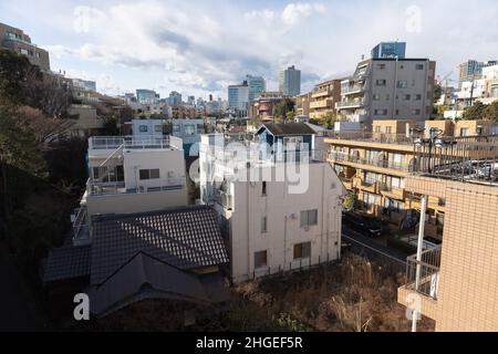 Tokio, Japan. 13th Januar 2022. Blick vom Himmel auf den Aoyama-Bezirk im Zentrum von Tokio. (Foto: Stanislav Kogiku/SOPA Images/Sipa USA) Quelle: SIPA USA/Alamy Live News Stockfoto