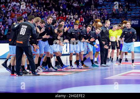 Budapest, Ungarn. 20th Januar 2022. BUDAPEST, UNGARN - 20. JANUAR: Niederländische Nationalmannschaft während des EHF-EM-2022-Spiel der Herren zwischen Frankreich und den Niederlanden am 20. Januar 2022 im MVM Dome in Budapest, Ungarn (Foto: Henk Seppen/Orange Picics) Credit: Orange Pics BV/Alamy Live News Stockfoto