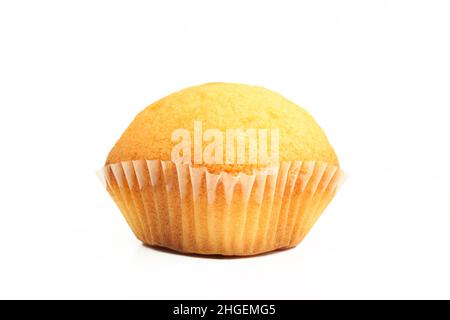 Einzelner gelber Muffin-Cupcake isoliert auf weißem Hintergrund Stockfoto