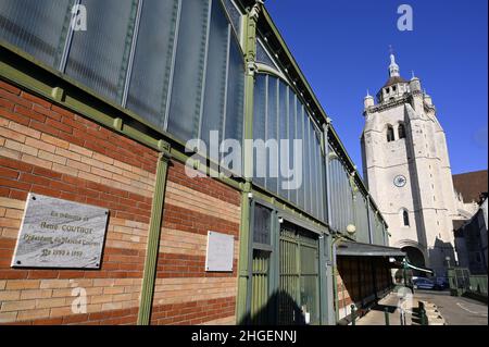 Die Collégiale Notre-Dame von der Markthalle aus gesehen, Dole, Frankreich, Stockfoto