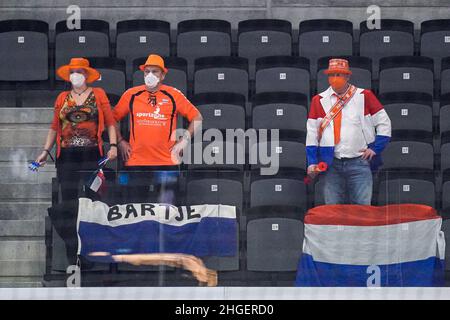 Budapest, Ungarn. 20th Januar 2022. BUDAPEST, UNGARN - 20. JANUAR: Fans-Fans der Niederlande beim EHF Euro 2022-Spiel der Herren zwischen Frankreich und den Niederlanden am 20. Januar 2022 im MVM Dome in Budapest, Ungarn (Foto von Henk Seppen/Orange Picics) Credit: Orange Pics BV/Alamy Live News Stockfoto