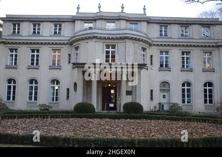 Haus der Wannsee-Konferenz in Wannsee, Berlin, Deutschland - 20. Januar 2022 - 80th Jahre Wannsee-Konferenz. Stockfoto