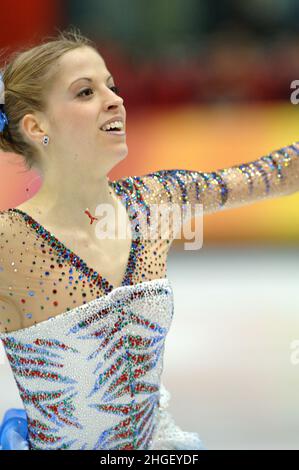 Turin Italien 2006-02-21: Olympische Winterspiele 2006 in Turin, Eisbahn Palavela, Eiskunstlauf-Frauen. Carolina Kostner während des Rennens Stockfoto