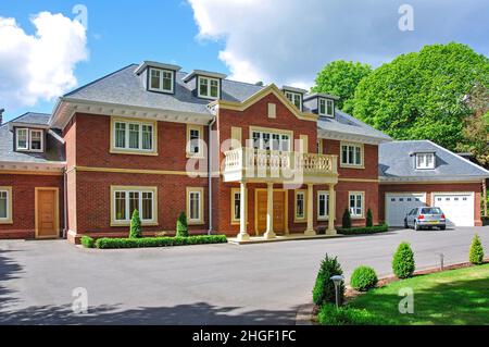 Großes freistehendes Haus, Christchurch Road, Virginia Water, Surrey, England, Vereinigtes Königreich Stockfoto