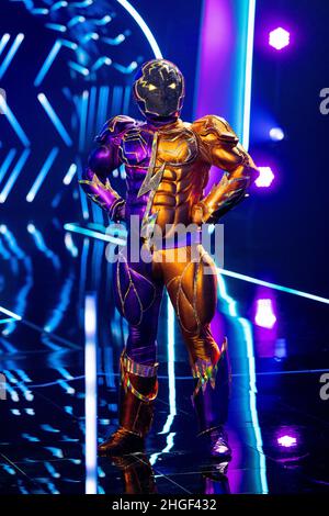 Köln, Deutschland. 20th Januar 2022. Die Figur 'Maximum Power' ist in der ProSieben-Show 'The Masked Dancer' auf der Bühne. Quelle: Rolf Vennenbernd/dpa/Alamy Live News Stockfoto