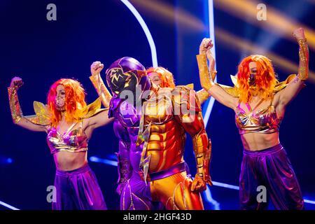 Köln, Deutschland. 20th Januar 2022. Die Figur 'Maximum Power' ist in der ProSieben-Show 'The Masked Dancer' auf der Bühne. Quelle: Rolf Vennenbernd/dpa/Alamy Live News Stockfoto