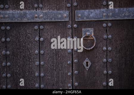 Winster Market House Door, Derbyshire, Peak District, Großbritannien Stockfoto