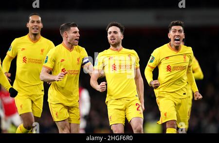 Die Liverpooler Diogo Jota (zweite rechts) feiert das zweite Tor ihrer Spielmannschaft während des Carabao Cup-Halbfinales im Emirates Stadium, London. Bilddatum: Donnerstag, 20. Januar 2022. Stockfoto