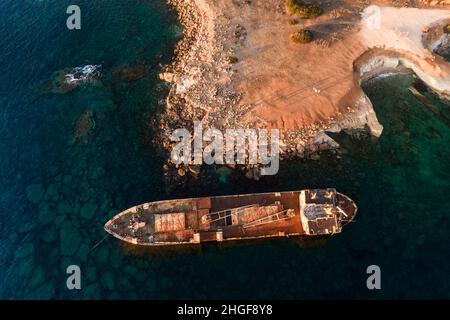 Versunkenes Schiff vor der Küste von Paphos, Zypern Stockfoto