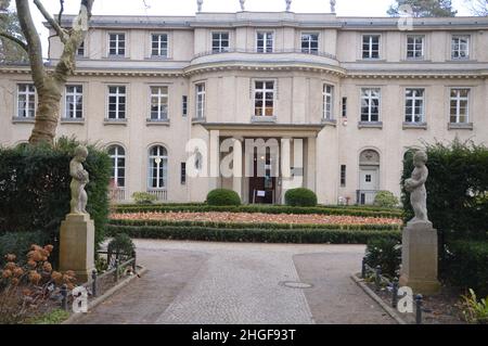 Berlin, Deutschland - 20. Januar 2022 - Haus der Wannsee-Konferenz in Berlin-Wannsee - 80th Jahre Wannsee-Konferenz. Stockfoto