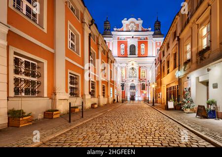 Polen, Wielkopolska, Poznań - barocke Pfarrkirche St. Stanislaus bei Nacht Stockfoto