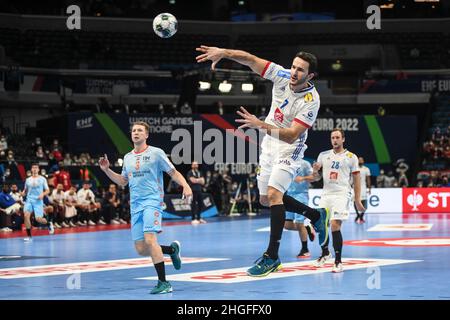 EHF Euro 2022. Haupterunde. Romain Lagarde (Frankreich) punktet gegen die Niederlande Stockfoto