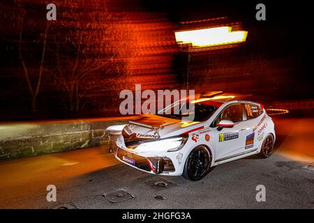Monaco, Frankreich. 20th Januar 2022. 70 Sacha ALTHAUS (CHE), Lisiane ZBINDEN (CHE), SACHA ALTHAUS RENAULT Clio Rally4, Aktion während der WRC World Rally Car Championship 2022, Ausgabe 90th der Rallye Monte Carlo vom 20. Bis 23. Januar 2022 in Monaco - Foto François Flamand/DPPI Quelle: DPPI Media/Alamy Live News Stockfoto