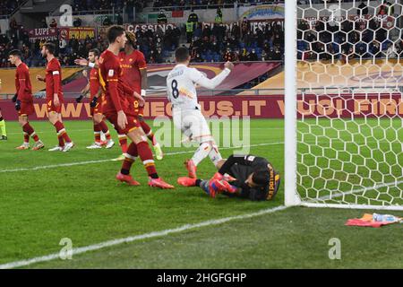 Stadio Olimpico, Rom, Italien. 20th Januar 2022. Italienischer Pokalfußball, Roma gegen Lecce; Arturo Calabresi von US Lecce erzielt das Tor für 0-1 in der 14th-minütigen Spielzeit Kredit: Action Plus Sports/Alamy Live News Stockfoto