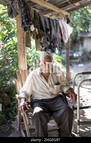 Dies war ein 93-jähriger Mann, der viele Veränderungen in der Geschichte Nicaraguas erlebt hat, von Revolutionen in den Jahren 70s bis hin zu zivilen Unruhen in 2018 und darüber hinaus. Stockfoto