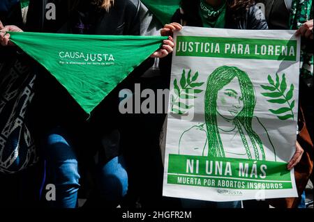 Bogota, Kolumbien. 20th Januar 2022. Am 20. Januar 2022 demonstrieren Frauen zur Unterstützung der Entkriminalisierung von Abtreibungen vor dem Haus des kolumbianischen Verfassungsgerichts in Bogota, Kolumbien.Quelle: Long Visual Press/Alamy Live News Stockfoto