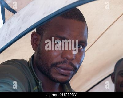 Bergführer und Portier auf dem Kilimandscharo Stockfoto