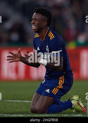 (220121) -- ELCHE, 21. Januar 2022 (Xinhua) -- Vinicius Jr. von Real Madrid reagiert während der Spanischen Königspokal-Runde von 16 zwischen Elche CF und Real Madrid am 20. Januar 2022 in Elche, Spanien. Real Madrid gewann 2:1. (str/Xinhua) Quelle: Xinhua/Alamy Live News Stockfoto