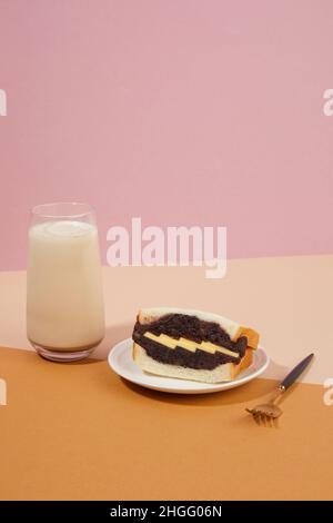 traditionelles koreanisches Dessert, Butterbrot mit roten Bohnen, Latte Stockfoto