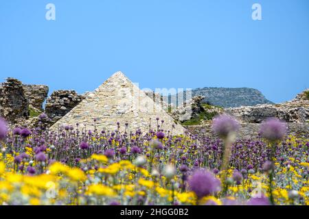 Pyramidenförmiges Gebäude im Methoni Castle, Griechenland Stockfoto