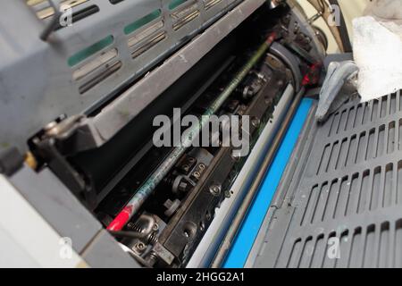 Interne Komponenten einer ald-Offsetdruckmaschine. Stockfoto