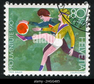 SCHWEIZ - UM 1990: Briefmarke gedruckt von der Schweiz, zeigt Fußball, um 1990 Stockfoto
