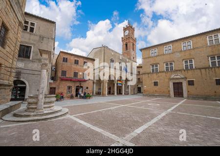 Pienza (Italien) - die wunderbare mittelalterliche Stadt der Toskana im Frühling, mit sehr berühmten Aussichten und Landschaften im Val d'Orcia UNESCO-Stätte Stockfoto