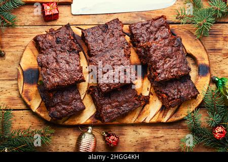 Panforte, köstlicher Weihnachtsgenuss aus getrockneten Früchten und Nüssen. Panforte ist eine Weihnachtstorte. Stockfoto