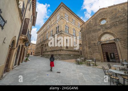 Pienza (Italien) - die wunderbare mittelalterliche Stadt der Toskana im Frühling, mit sehr berühmten Aussichten und Landschaften im Val d'Orcia UNESCO-Stätte Stockfoto