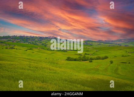 Pienza (Italien) - die wunderbare mittelalterliche Stadt der Toskana im Frühling, mit sehr berühmten Aussichten und Landschaften im Val d'Orcia UNESCO-Stätte Stockfoto